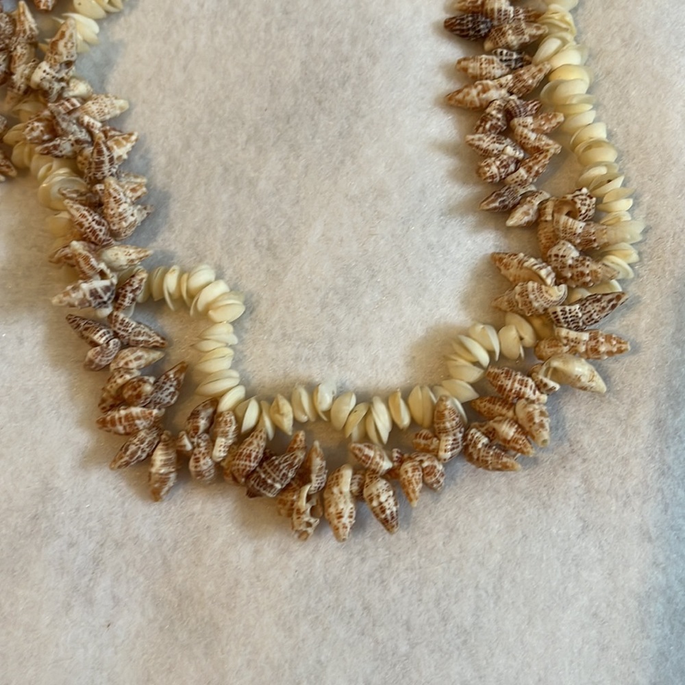 Shell necklace - Picture 3 of 5